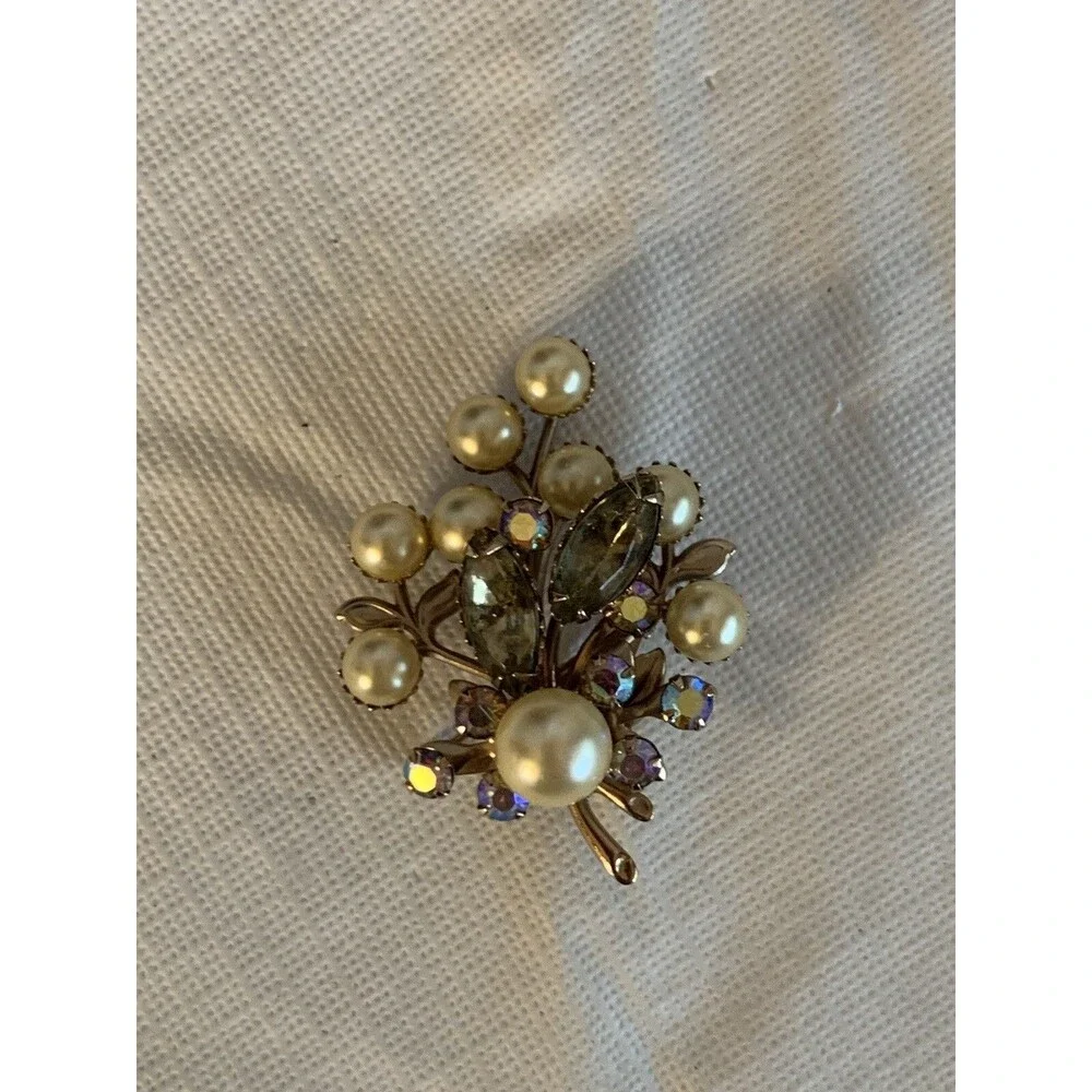 Vintage Brooch Unbranded Pearl Look Gold Toned Flower with Stem Pin irridescent